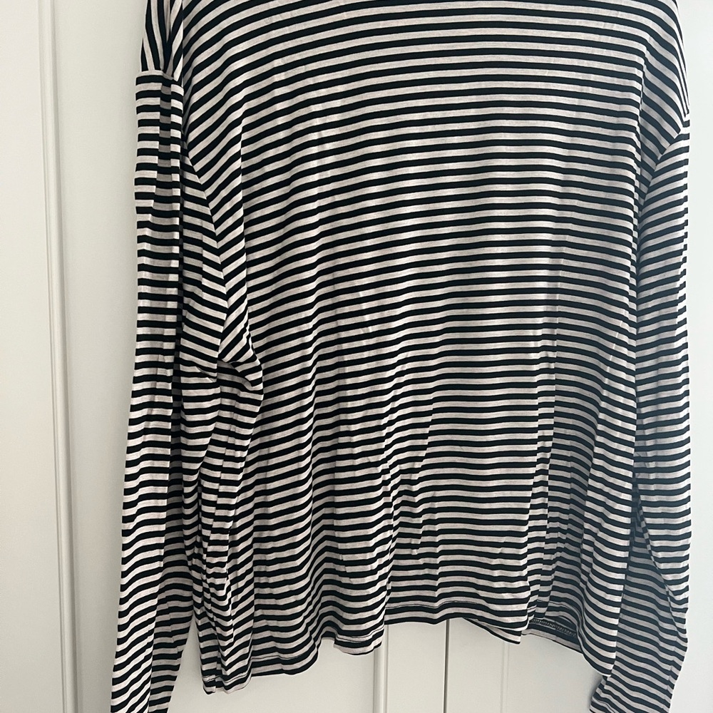 Studio Monochrome Striped Tee. Waist length. Chic and super comfortable. Soft. - Picture 14 of 14